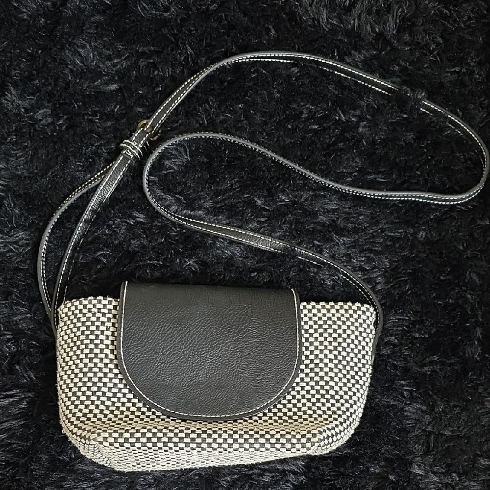 5 For $25 Universal Thread Black and White Crossbody Bag